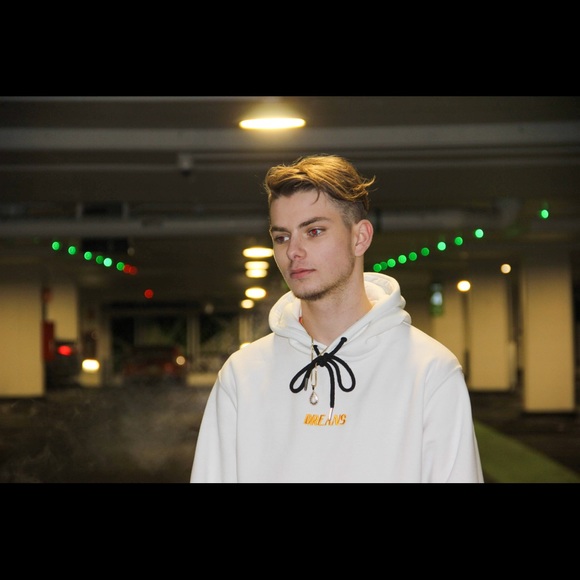 White hoodie from Dreans - Picture 2 of 2
